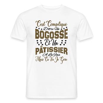 c'est compliqué d'être un Bogosse et un Pâtissier. - T-shirt homme - blanc - Devant - AI Model Male 178 dark (178cm)