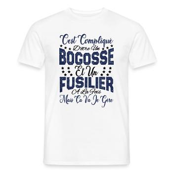 c'est compliqué d'être un Bogosse et un Fusilier. - T-shirt homme - blanc - Devant - AI Model Male 178 dark (178cm)