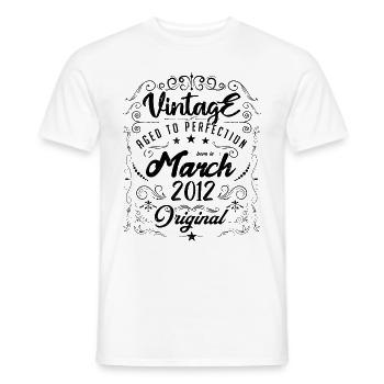 Vintage Né(e) en Mars 2012. anniversaire mars 2012 - T-shirt homme - blanc - Devant - AI Model Male 178 dark (178cm)