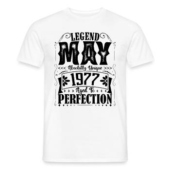 Mai 1977. Geburtstag Mai 1977. Geschenk Mai 1977. - Männer T-Shirt - Weiß - Vorne - AI Model Male 178 dark (178cm)