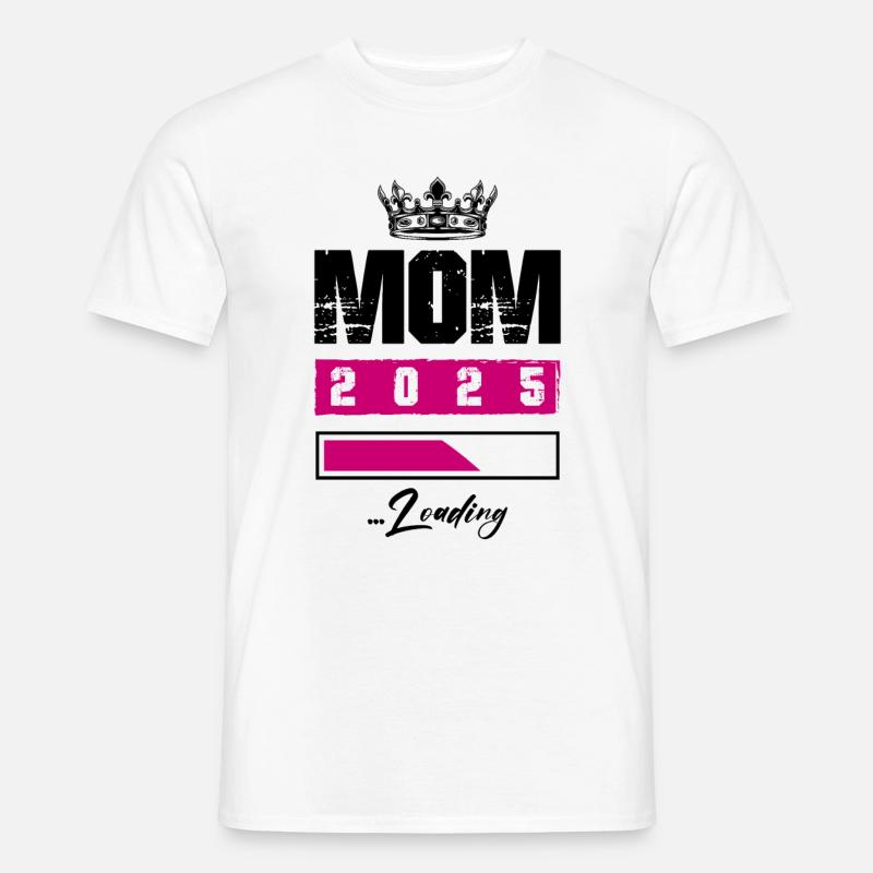 Mama 2025 Loading Mom - Männer T-Shirt - Weiß