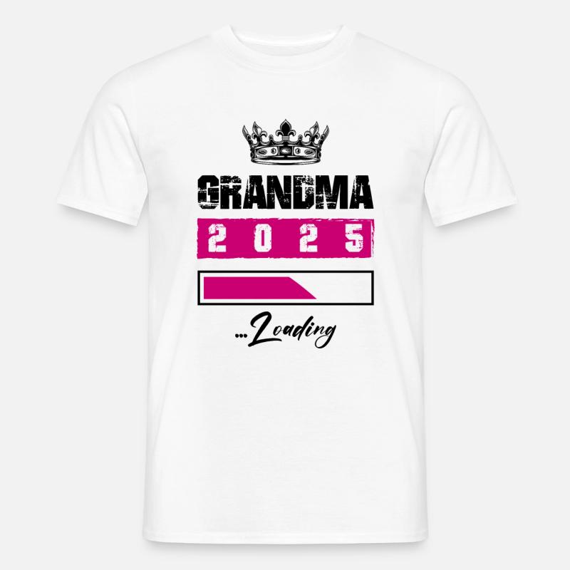 Oma 2025 Loading Grandma - Männer T-Shirt - Weiß