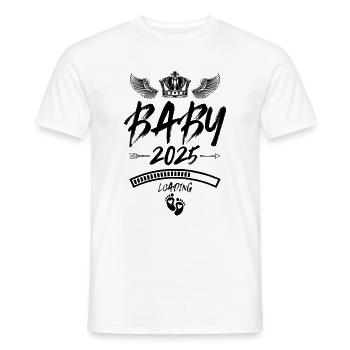 Baby 2025 Loading Spruch - Männer T-Shirt - Weiß - Vorne - AI Model Male 178 dark (178cm)