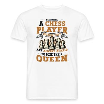 Dating mit einer Schachspielerin Schachfrau - Männer T-Shirt - Weiß - Vorne - AI Model Male 178 dark (178cm)