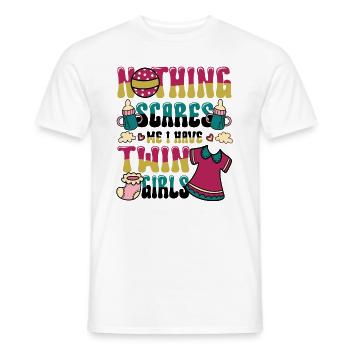 Nichts Macht Mir Angst, Ich Habe Zwillingsmädchen. - Männer T-Shirt - Weiß - Vorne - AI Model Male 178 dark (178cm)