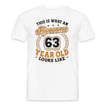 Voilà à quoi ressemble un grand homme de 63 ans. - T-shirt homme - blanc - Devant - AI Model Male 178 dark (178cm)