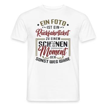 Foto, Rückfahrticket, Vergangenheit, Fotograf. - Männer T-Shirt - Weiß - Vorne - AI Model Male 178 dark (178cm)