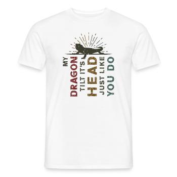 Mein Drache Neigt Seinen Kopf, Genau Wie Du - Männer T-Shirt - Weiß - Vorne - AI Model Male 178 dark (178cm)