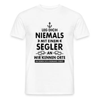 LEG DICH NIEMALS MIT EINEM SEGLER AN SEGEL KAPITÄN - Männer T-Shirt - Weiß - Vorne - AI Model Male 178 dark (178cm)