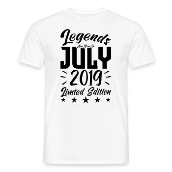 Naissance En Juillet 2019. Cadeau d'anniversaire. - T-shirt homme - blanc - Devant - AI Model Male 178 dark (178cm)