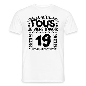 J’ai 19 ans | Je m'en fous j'ai 19 ans - T-shirt homme - blanc - Devant - AI Model Male 178 dark (178cm)