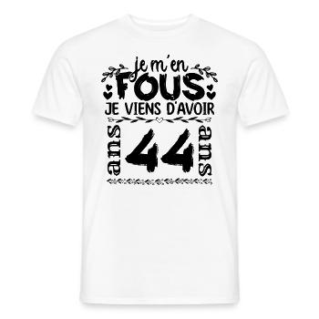 J’ai 44 ans | Je m'en fous j'ai 44 ans - T-shirt homme - blanc - Devant - AI Model Male 178 dark (178cm)
