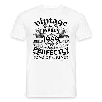 März 1989| Jahrgang 1989 | geboren im März - Männer T-Shirt - Weiß - Vorne - AI Model Male 178 dark (178cm)