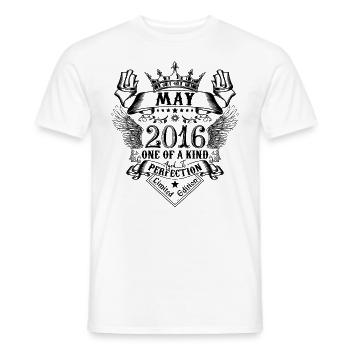 Geburtstag Mai 2016 geboren im Mai 2016 - Männer T-Shirt - Weiß - Vorne - AI Model Male 178 dark (178cm)