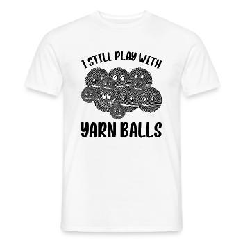 I Still Play With Yarn Balls - Funny Crocheting - Männer T-Shirt - Weiß - Vorne - AI Model Male 178 dark (178cm)