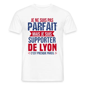 Cadeau Supporter Lyon Foot Lyonnais Humour - T-shirt homme - blanc - Devant - AI Model Male 178 dark (178cm)