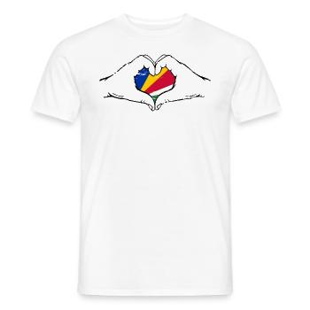 Drapeau des Seychelles mains forme de coeur utilisé - T-shirt homme - blanc - Devant - AI Model Male 178 dark (178cm)