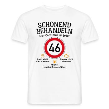 46. Geburtstag Schonend Behandeln Oldtimer Ist 46 - Männer T-Shirt - Weiß - Vorne - AI Model Male 178 dark (178cm)