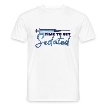 Time To Get Sedated Assistant Anästhesist Geschenk - Männer T-Shirt - Weiß - Vorne - AI Model Male 178 dark (178cm)