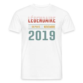 Légendaire Depuis Novembre 2019 Anniversaire - T-shirt homme - blanc - Devant - AI Model Male 178 dark (178cm)