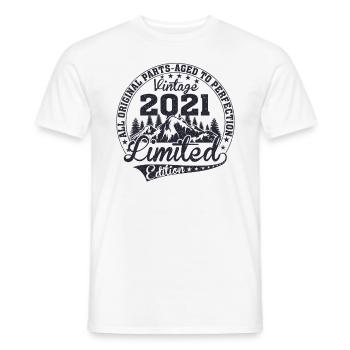 Geboren 2021 Vintage Retro Jubiläum - Männer T-Shirt - Weiß - Vorne - AI Model Male 178 dark (178cm)