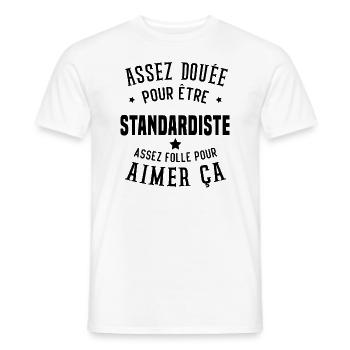 Assez douée pour être standardiste assez folle - T-shirt homme - blanc - Devant - AI Model Male 178 dark (178cm)