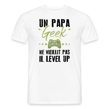Un papa geek ne vieillit pas il level up - T-shirt homme - blanc - Devant - AI Model Male 178 dark (178cm)