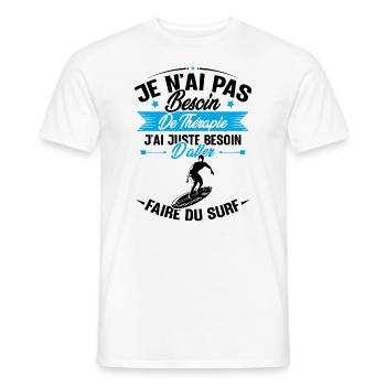 Juste besoin d'aller faire du surf - T-shirt homme - blanc - Devant - AI Model Male 178 dark (178cm)