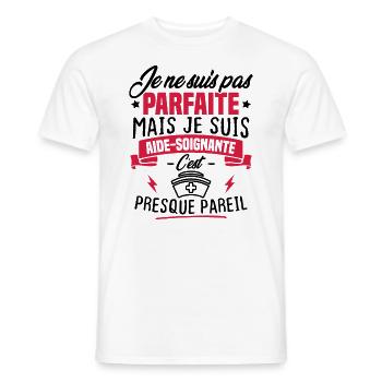Pas parfaite mais je suis aide soignante - T-shirt homme - blanc - Devant - AI Model Male 178 dark (178cm)