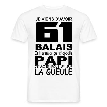 61 ans / anniversaire 61 ans / cadeau 61 ans - T-shirt homme - blanc - Devant - AI Model Male 178 dark (178cm)