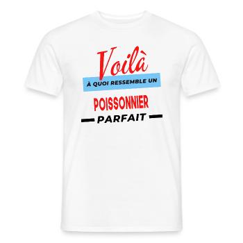 Voilà a quoi ressemble un POISSONNIER Humour - T-shirt homme - blanc - Devant - AI Model Male 178 dark (178cm)