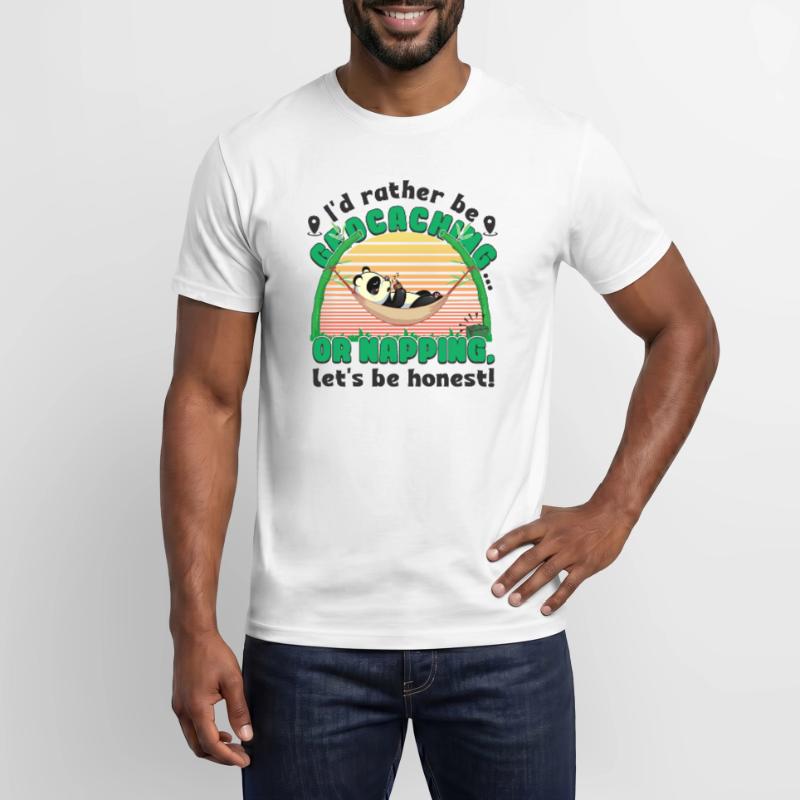 Geocaching ... oder ein Nickerchen, seien wir ehrlich! Männer T-Shirt