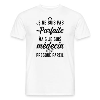 Je ne suis pas parfaite mais je suis médecin - T-shirt homme - blanc - Devant - AI Model Male 178 dark (178cm)
