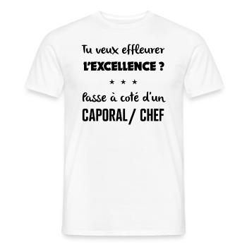 Le Caporal chef indispensable - T-shirt homme - blanc - Devant - AI Model Male 178 dark (178cm)