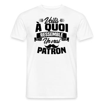 Voilà à quoi ressemble un vrai patron - T-shirt homme - blanc - Devant - AI Model Male 178 dark (178cm)