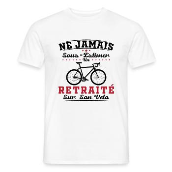 Ein Rentner auf seinem Fahrrad Humor Radfahren Ruhestand - Männer T-Shirt - Weiß - Vorne - AI Model Male 178 dark (178cm)