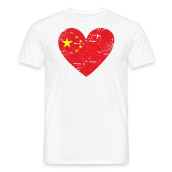 China Flaggenherz - Männer T-Shirt - Weiß - Vorne - AI Model Male 178 dark (178cm)