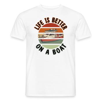 Kapitän Old Retro Life is better on a boat Boot - Männer T-Shirt - Weiß - Vorne - AI Model Male 178 dark (178cm)