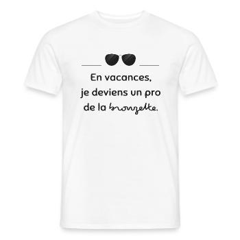 Ein Profi beim Sonnenbaden | Geschenkidee - Männer T-Shirt - Weiß - Vorne - AI Model Male 178 dark (178cm)