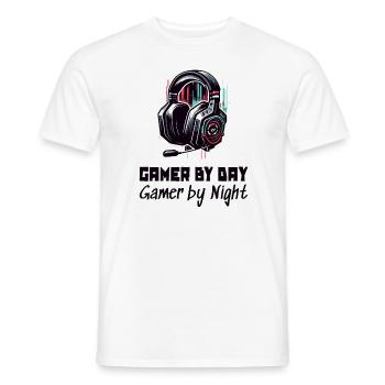 Gamer by day and by night Gaming Schlafshirt - Männer T-Shirt - Weiß - Vorne - AI Model Male 178 dark (178cm)
