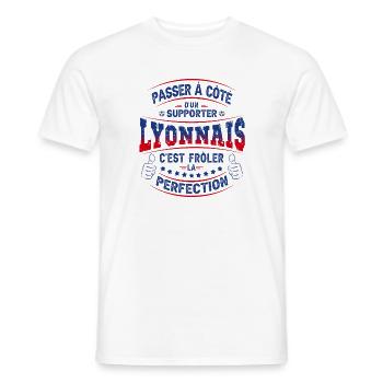 Supporter Lyonnais - Beau Gosse de Lyon - T-shirt homme - blanc - Devant - AI Model Male 178 dark (178cm)