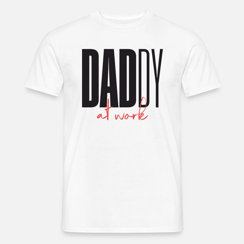 Daddy Dad at work - Männer T-Shirt - Weiß