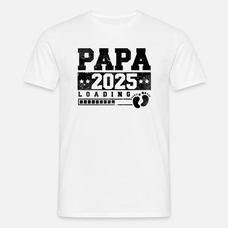 Papa 2025 loading - Männer T-Shirt - Weiß
