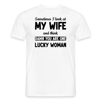 Ma femme est une femme chanceuse - Drôle - T-shirt homme - blanc - Devant - AI Model Male 178 dark (178cm)