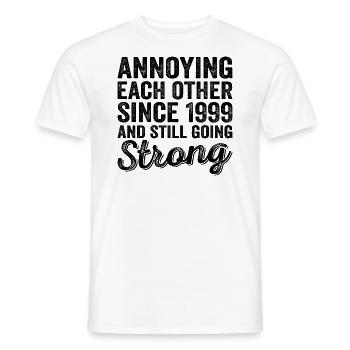 25 Jahre Hochzeit - seit 1999 nerven wir uns gegenseitig - Männer T-Shirt - Weiß - Vorne - AI Model Male 178 dark (178cm)
