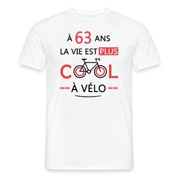 63 ans anniversaire vélo cadeau Vélo 63 Ans - T-shirt homme - blanc - Devant - AI Model Male 178 dark (178cm)