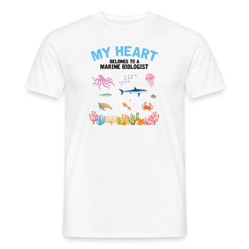 Il mio cuore appartiene a un biologo marino marino marino - T-shirt uomo - bianco - Fronte - AI Model Male 178 dark (178cm)