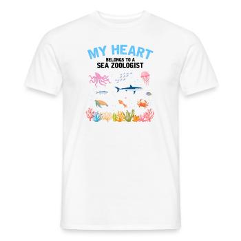 Le cœur appartient au zoologiste marin Biologie marine Mer - T-shirt homme - blanc - Devant - AI Model Male 178 dark (178cm)