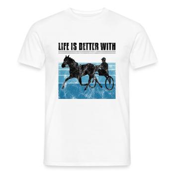 Life is better with Harness Racing Trabrennen Trab - Männer T-Shirt - Weiß - Vorne - AI Model Male 178 dark (178cm)