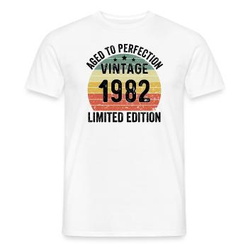 Aged To Perfection Vintage 1982 Limited Edition - Männer T-Shirt - Weiß - Vorne - AI Model Male 178 dark (178cm)